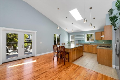 610 Ralph St, Saanich, BC 