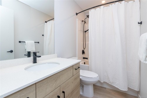 #217-2469 Gateway Rd, Langford, BC - Indoor Photo Showing Bathroom
