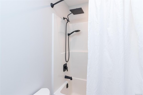 #217-2469 Gateway Rd, Langford, BC - Indoor Photo Showing Bathroom