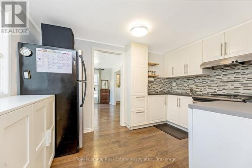 19 Beaucourt Road, Hamilton, ON - Indoor Photo Showing Kitchen