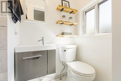 19 Beaucourt Road, Hamilton, ON - Indoor Photo Showing Bathroom