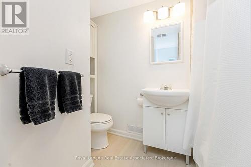 19 Beaucourt Road, Hamilton, ON - Indoor Photo Showing Bathroom