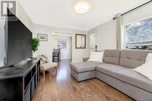 19 Beaucourt Road, Hamilton, ON - Indoor Photo Showing Living Room