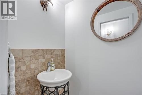 406 Oakwood Drive, Burlington, ON - Indoor Photo Showing Bathroom