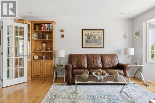 110 Woodborough Road, Guelph (Kortright West), ON - Indoor Photo Showing Living Room