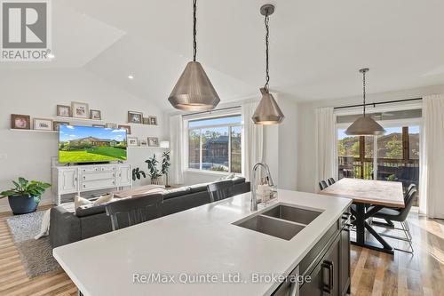 68 Hiddenvalley Drive, Belleville (Thurlow Ward), ON - Indoor Photo Showing Kitchen With Double Sink