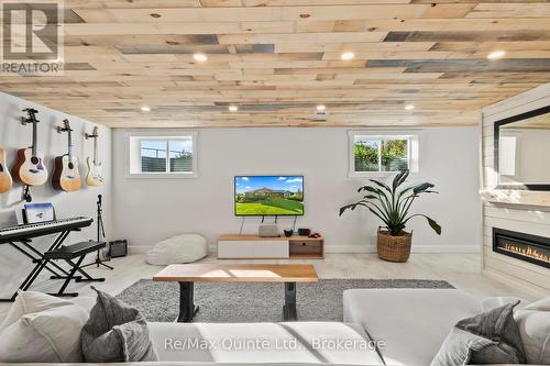 68 Hiddenvalley Drive, Belleville (Thurlow Ward), ON - Indoor With Fireplace