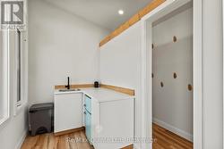 Pool house kitchenette & change room - 