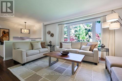 1528 Warland Road, Oakville (Sw Southwest), ON - Indoor Photo Showing Living Room