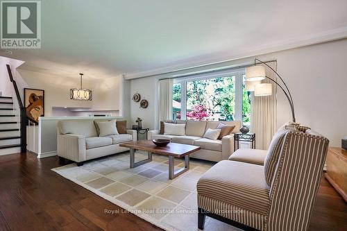 1528 Warland Road, Oakville (Sw Southwest), ON - Indoor Photo Showing Living Room