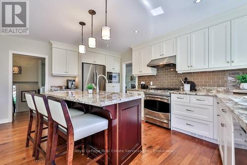 1528 Warland Road, Oakville (Sw Southwest), ON - Indoor Photo Showing Kitchen With Stainless Steel Kitchen With Upgraded Kitchen