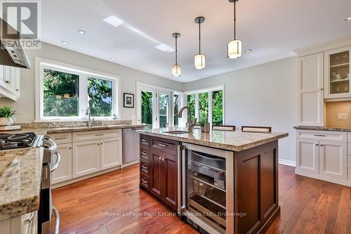 1528 Warland Road, Oakville (Sw Southwest), ON - Indoor Photo Showing Kitchen With Upgraded Kitchen