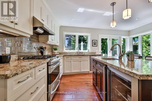 1528 Warland Road, Oakville (Sw Southwest), ON - Indoor Photo Showing Kitchen With Upgraded Kitchen