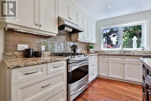1528 Warland Road, Oakville (Sw Southwest), ON - Indoor Photo Showing Kitchen With Upgraded Kitchen
