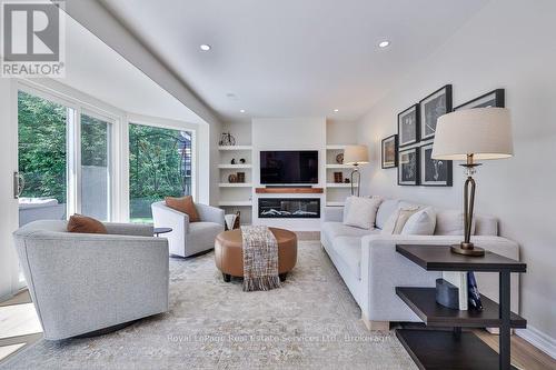 1528 Warland Road, Oakville (Sw Southwest), ON - Indoor Photo Showing Living Room With Fireplace