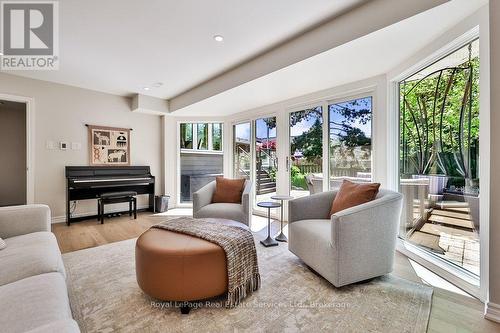 1528 Warland Road, Oakville (Sw Southwest), ON - Indoor Photo Showing Living Room