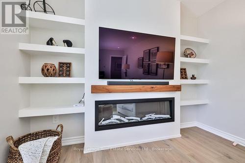1528 Warland Road, Oakville (Sw Southwest), ON - Indoor With Fireplace