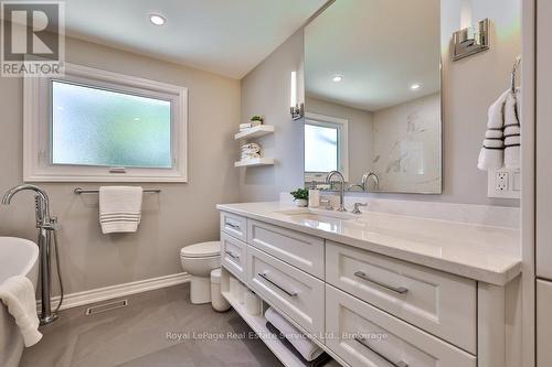 1528 Warland Road, Oakville (Sw Southwest), ON - Indoor Photo Showing Bathroom