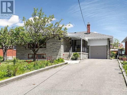 86 WHITBURN CRESCENT  Toronto, ON M3M 2S4
