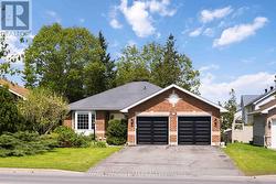 43 WEST RIDGE DRIVE Ottawa, ON K2S 1S4