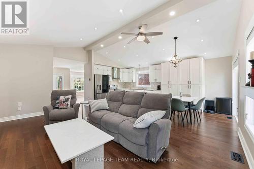 43 West Ridge Drive, Ottawa, ON - Indoor Photo Showing Living Room