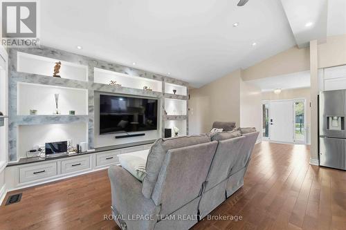 43 West Ridge Drive, Ottawa, ON - Indoor Photo Showing Living Room