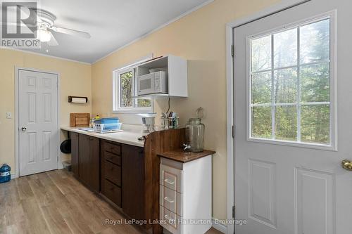1099 Yellow Rock Drive, Highlands East (Glamorgan), ON - Indoor Photo Showing Kitchen