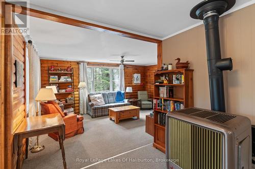 1099 Yellow Rock Drive, Highlands East (Glamorgan), ON - Indoor