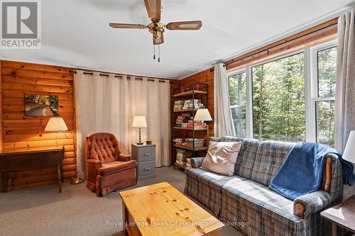 1099 Yellow Rock Drive, Highlands East (Glamorgan), ON - Indoor Photo Showing Living Room