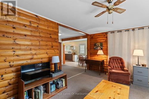 1099 Yellow Rock Drive, Highlands East (Glamorgan), ON - Indoor
