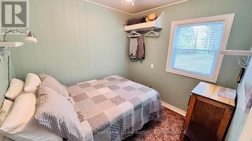 1099 Yellow Rock Drive, Highlands East (Glamorgan), ON - Indoor Photo Showing Bedroom