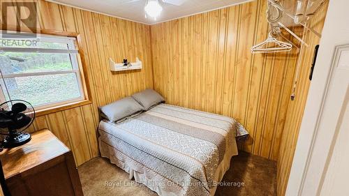 1099 Yellow Rock Drive, Highlands East (Glamorgan), ON - Indoor Photo Showing Bedroom