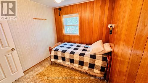 1099 Yellow Rock Drive, Highlands East (Glamorgan), ON - Indoor Photo Showing Bedroom