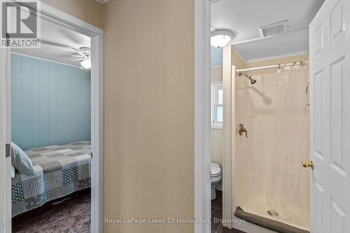 1099 Yellow Rock Drive, Highlands East (Glamorgan), ON - Indoor