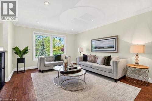 758 Francis Road, Burlington, ON - Indoor Photo Showing Living Room