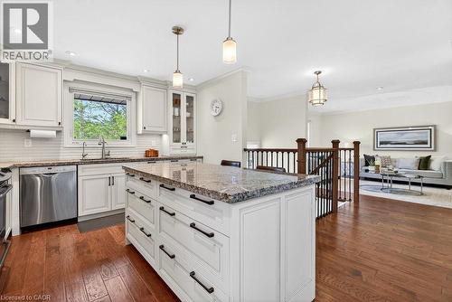 758 Francis Road, Burlington, ON - Indoor Photo Showing Kitchen With Upgraded Kitchen