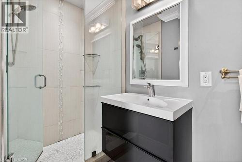 758 Francis Road, Burlington, ON - Indoor Photo Showing Bathroom