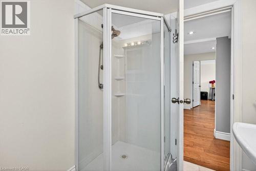 758 Francis Road, Burlington, ON - Indoor Photo Showing Bathroom