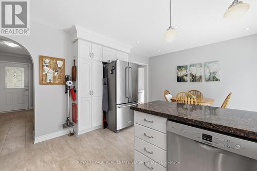 1118 Glen Valley Road, Oakville, ON - Indoor Photo Showing Kitchen