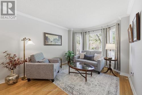 1118 Glen Valley Road, Oakville, ON - Indoor Photo Showing Living Room