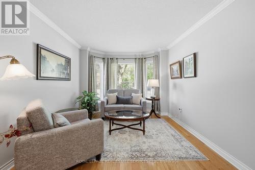 1118 Glen Valley Road, Oakville, ON - Indoor Photo Showing Living Room