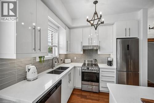 70 Plains Road W Unit# 51, Burlington, ON - Indoor Photo Showing Kitchen With Stainless Steel Kitchen With Double Sink With Upgraded Kitchen