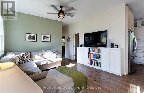 206133 Hwy 26 Highway, Meaford, ON - Indoor Photo Showing Living Room