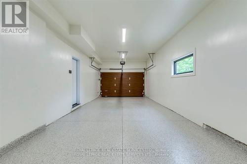 559 Walkers Line, Burlington, ON - Indoor Photo Showing Garage