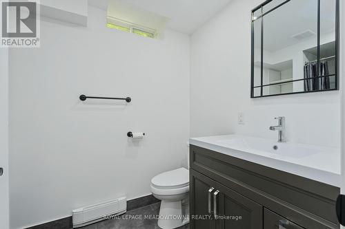 7 Eaton Street, Halton Hills, ON - Indoor Photo Showing Bathroom