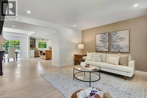 22 Dale Avenue, Cambridge, ON - Indoor Photo Showing Living Room