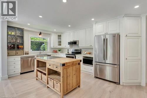 22 Dale Avenue, Cambridge, ON - Indoor Photo Showing Kitchen