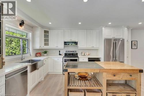 22 Dale Avenue, Cambridge, ON - Indoor Photo Showing Kitchen