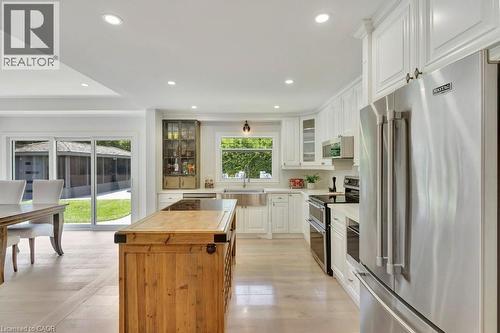 22 Dale Avenue, Cambridge, ON - Indoor Photo Showing Kitchen