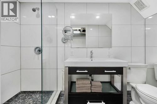 22 Dale Avenue, Cambridge, ON - Indoor Photo Showing Bathroom